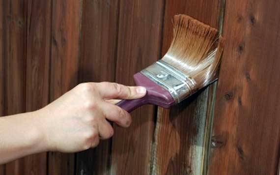 Чем покрасить деревянный забор - фото