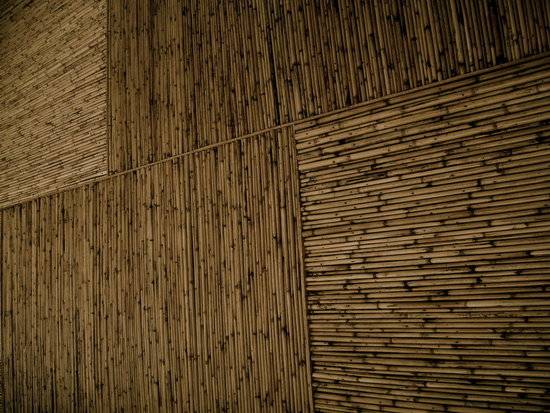 Привет из Вьетнама - потолок из бамбуковых панелей - фото