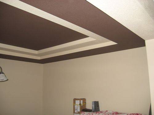 Правила как покрасить потолок без разводов и полос - фото