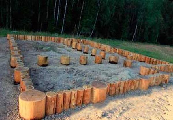 Как сделать фундамент из дерева своими руками из пеньков? с фото