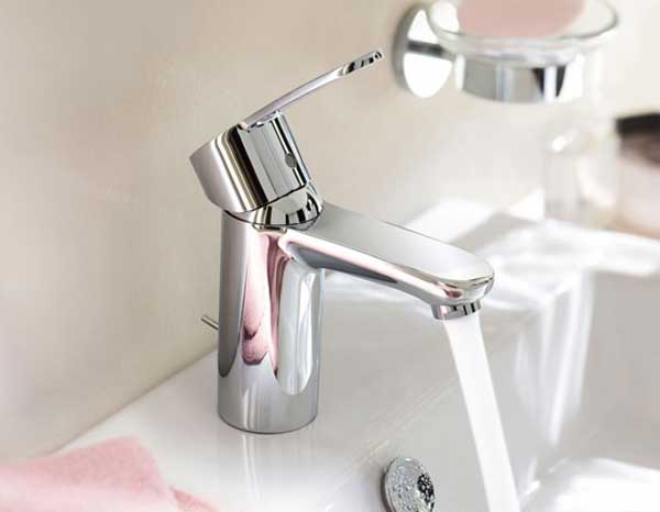 Какой смеситель лучше купить для ванной: с кнопкой или поворотный (отзывы) - фото