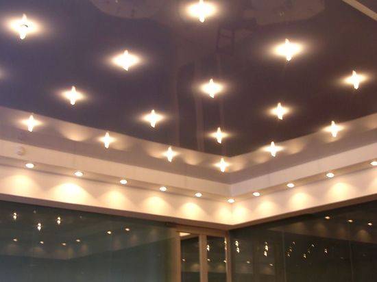 Как выбрать и установить лампочки для натяжного потолка - фото