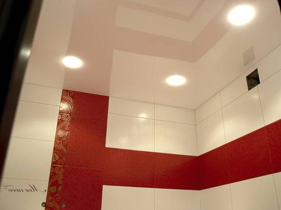 Как делаются навесные потолки в ванной комнате с фото