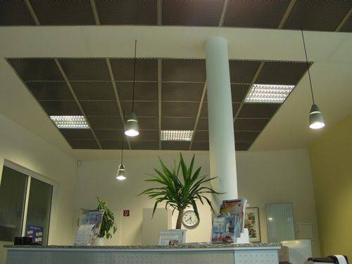 Каким делают потолок в медицинских учреждениях - фото