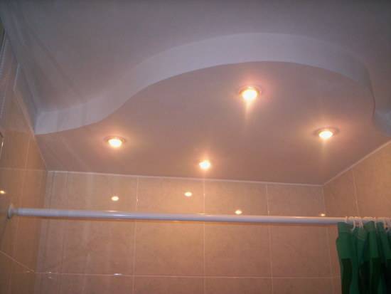 Потолок в ванной комнате из гипсокартона - фото
