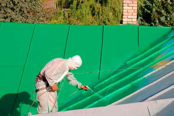 Советы по выбору и окрашиванию крыши резиновой краской - фото