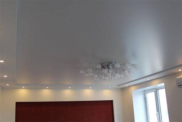 Сатиновый натяжной потолок - современное дизайнерское решение с фото