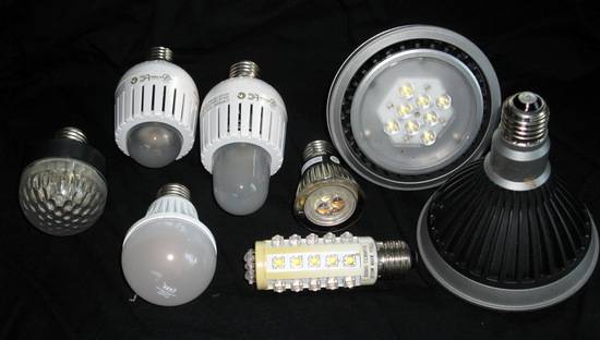 Что лучше: светодиодная или энергосберегающая лампа? - фото