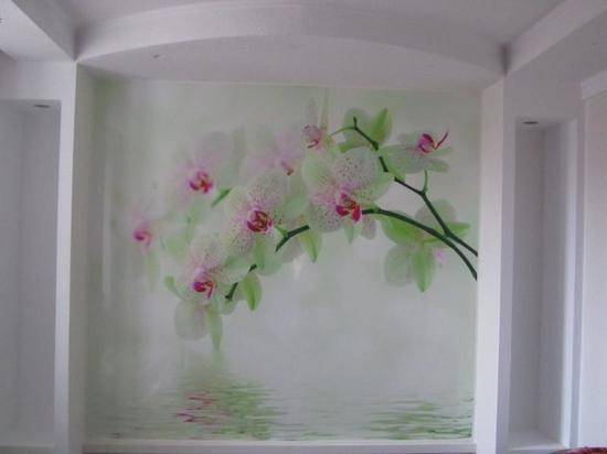 Цветок на потолке из натяжного потолка или гипоскартона - фото