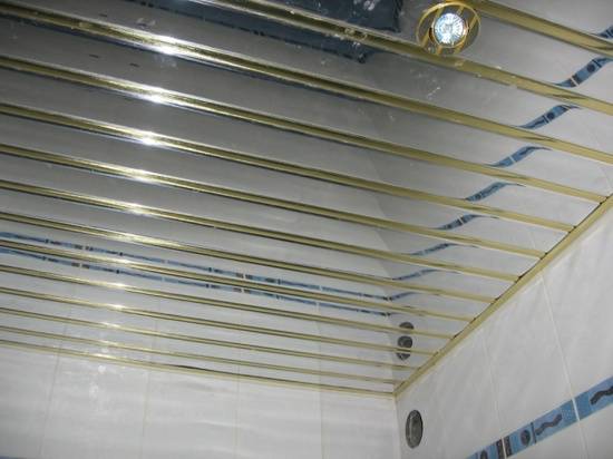 Самостоятельная установка реечного потолка в ванной с фото
