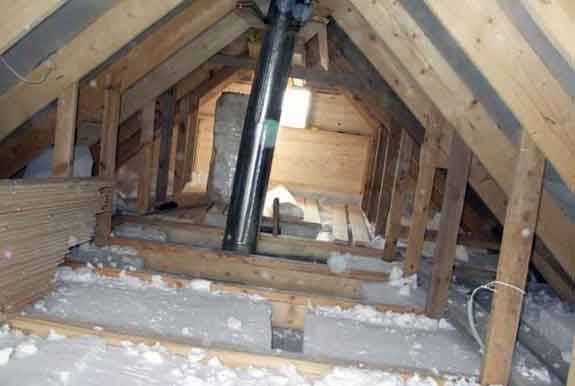 Утепление потолка в деревянном доме - фото