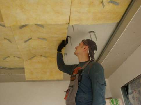 Звукоизоляция потолка в квартире - как выбрать материал? - фото